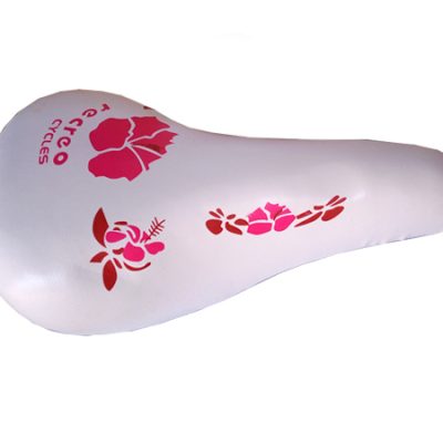 Sillin para nina color blanco con diseno de flores para bicicleta infantil